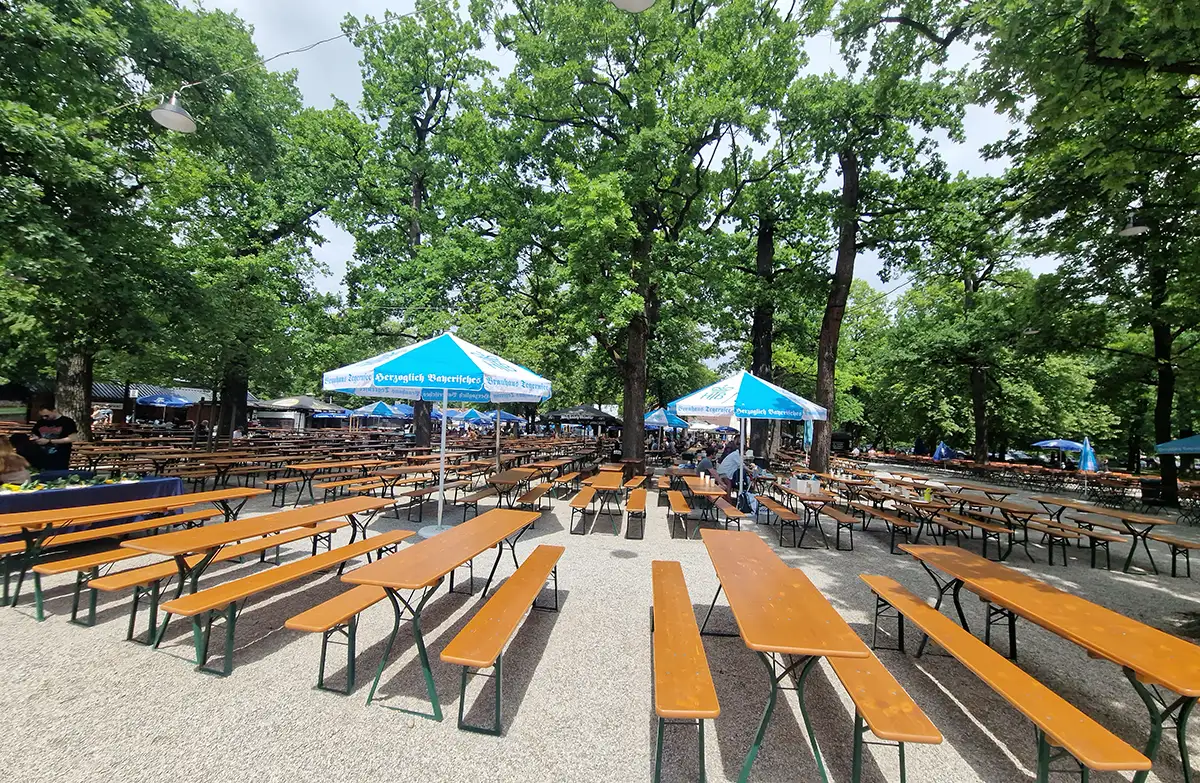 Hirschgarten beer garden in Munich with open seating and park space