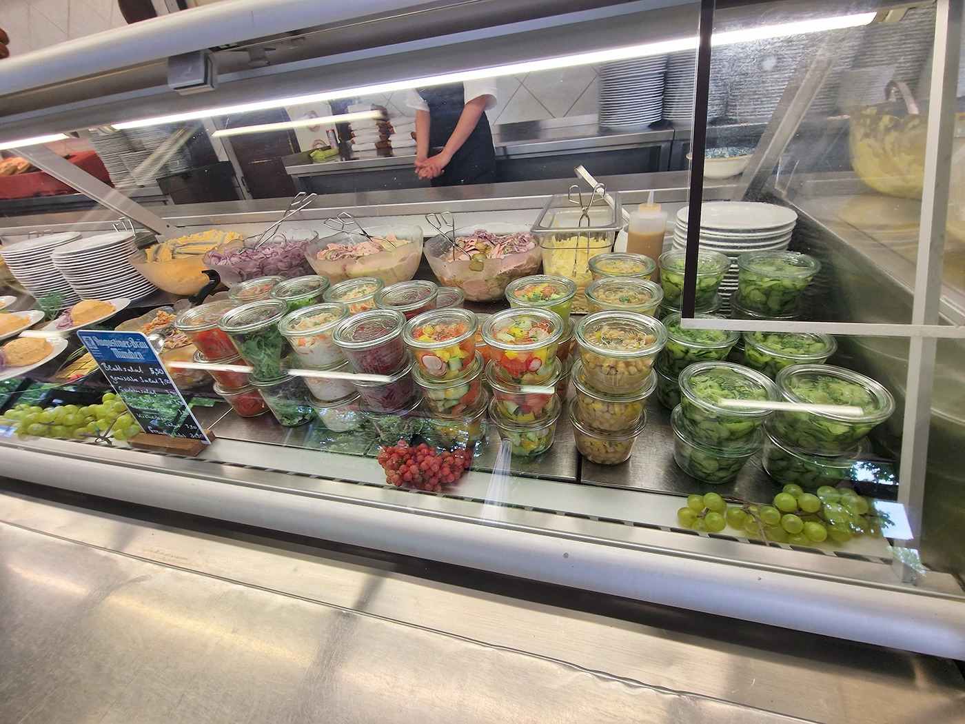 Prepared salads in glass jars at the Augustiner-Keller self-service counter